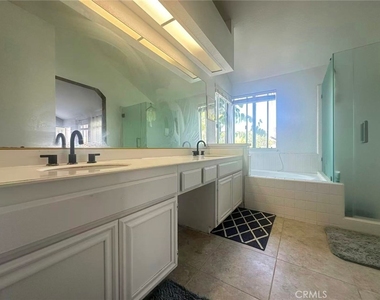 2210 S Autumn Ln - Photo Thumbnail 5