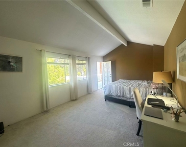 2210 S Autumn Ln - Photo Thumbnail 4