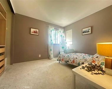 2210 S Autumn Ln - Photo Thumbnail 7