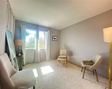 2210 S Autumn Ln - Photo Thumbnail 9