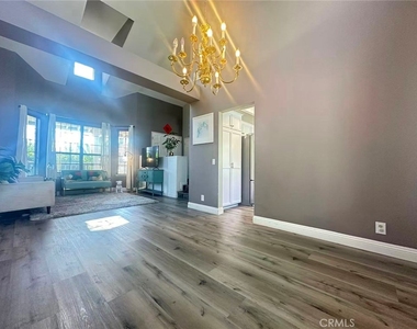 2210 S Autumn Ln - Photo Thumbnail 2