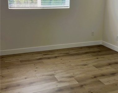 6851 N De Celis Place - Photo Thumbnail 11