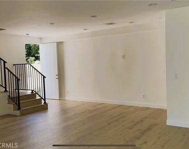 6851 N De Celis Place - Photo Thumbnail 1