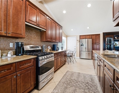 5543 Mason Avenue - Photo Thumbnail 8