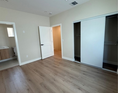 7826 Kyle Street - Photo Thumbnail 9