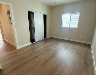 7826 Kyle Street - Photo Thumbnail 8