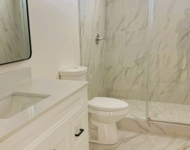 6849 N De Celis Place - Photo Thumbnail 6