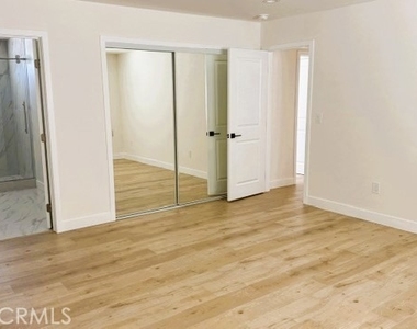 6849 N De Celis Place - Photo Thumbnail 5