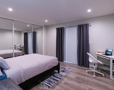 4358 Mammoth Avenue - Photo Thumbnail 18