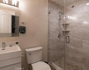 4358 Mammoth Avenue - Photo Thumbnail 19