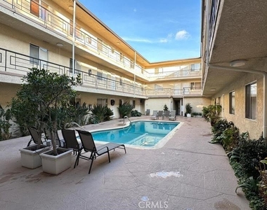 4358 Mammoth Avenue - Photo Thumbnail 1