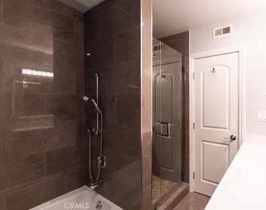 4358 Mammoth Avenue - Photo Thumbnail 17
