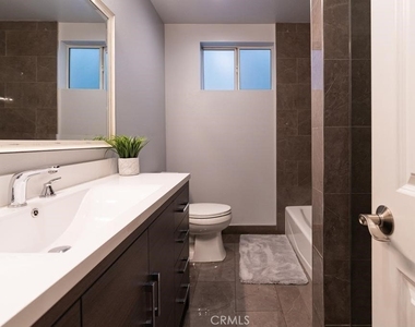 4358 Mammoth Avenue - Photo Thumbnail 16
