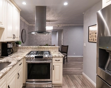 4358 Mammoth Avenue - Photo Thumbnail 10