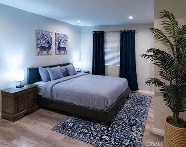 4358 Mammoth Avenue - Photo Thumbnail 12