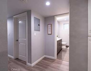 4358 Mammoth Avenue - Photo Thumbnail 11