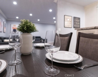 4358 Mammoth Avenue - Photo Thumbnail 6