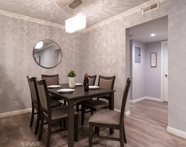4358 Mammoth Avenue - Photo Thumbnail 5