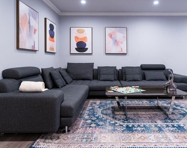 4358 Mammoth Avenue - Photo Thumbnail 2