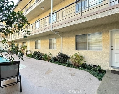 4358 Mammoth Avenue - Photo Thumbnail 21