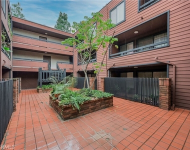 4425 Whitsett - Photo Thumbnail 1