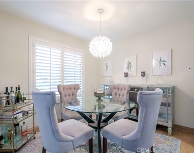 4425 Whitsett - Photo Thumbnail 8