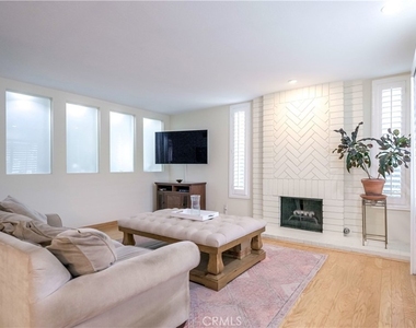 4425 Whitsett - Photo Thumbnail 6