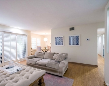 4425 Whitsett - Photo Thumbnail 3