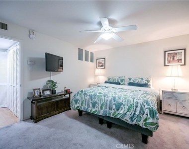 4425 Whitsett - Photo Thumbnail 22