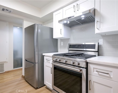 4425 Whitsett - Photo Thumbnail 16