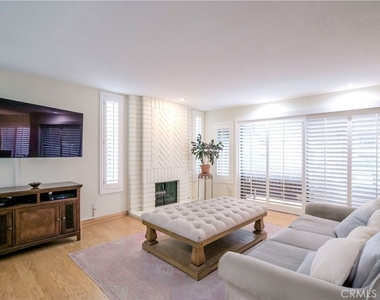 4425 Whitsett - Photo Thumbnail 4