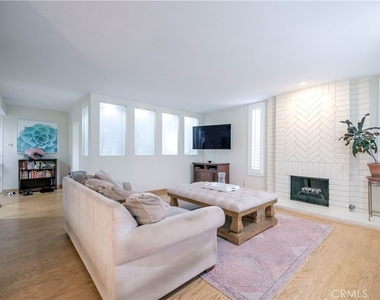 4425 Whitsett - Photo Thumbnail 7