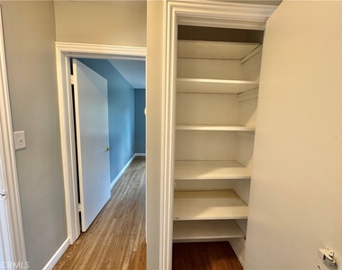 7515 Sunnybrae Avenue - Photo Thumbnail 20