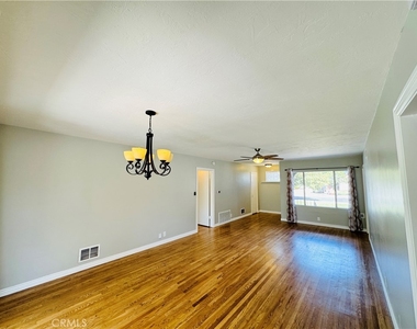 7515 Sunnybrae Avenue - Photo Thumbnail 3