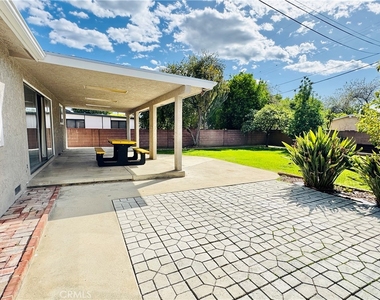 7515 Sunnybrae Avenue - Photo Thumbnail 25