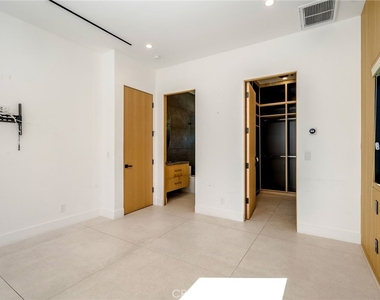 22843 Dolorosa Street - Photo Thumbnail 6