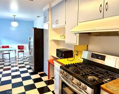 5425 Halbrent Avenue - Photo Thumbnail 9