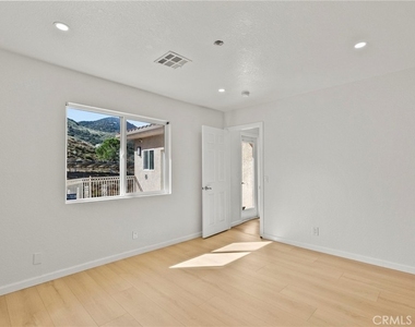 1138 Lakeview - Photo Thumbnail 36