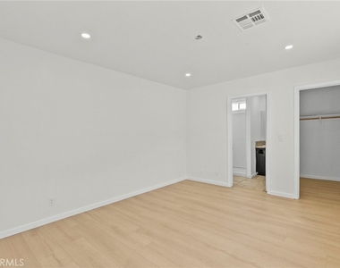 1138 Lakeview - Photo Thumbnail 34