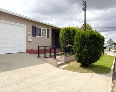 3082 Thurin Avenue - Photo Thumbnail 3