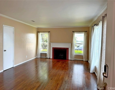 3082 Thurin Avenue - Photo Thumbnail 4