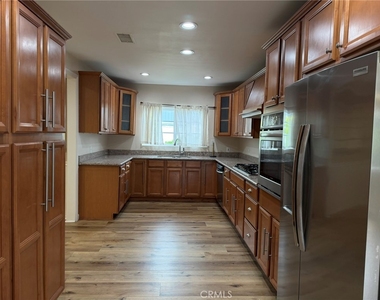 3082 Thurin Avenue - Photo Thumbnail 10