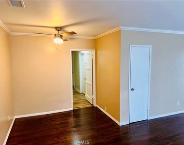 3082 Thurin Avenue - Photo Thumbnail 6