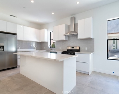 1805 S Longwood - Photo Thumbnail 5
