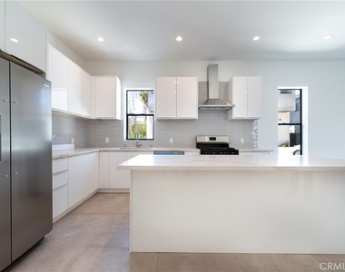 1805 S Longwood - Photo Thumbnail 2