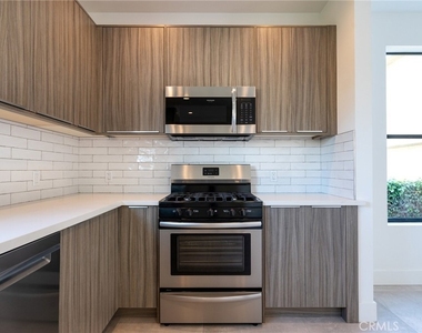 1805 S Longwood - Photo Thumbnail 3