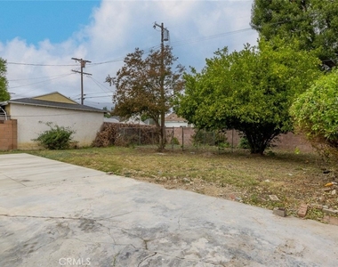 18919 Hart Street - Photo Thumbnail 20