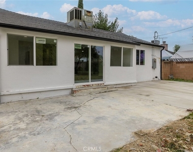 18919 Hart Street - Photo Thumbnail 17