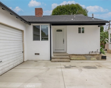 18919 Hart Street - Photo Thumbnail 1