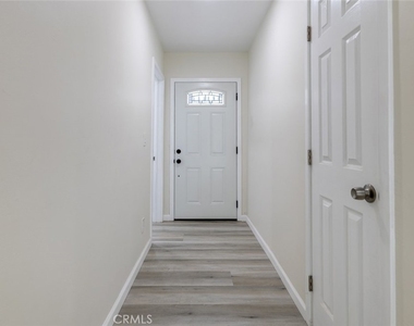 18919 Hart Street - Photo Thumbnail 2